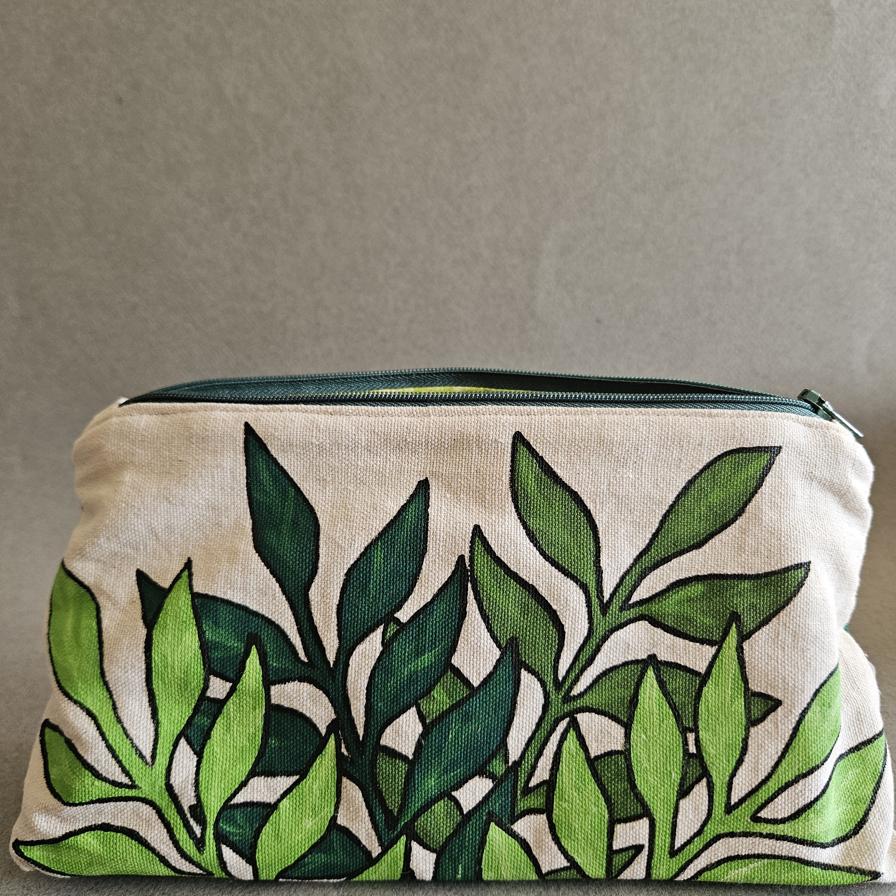 Zoom trousse plantes vue de face ouverte