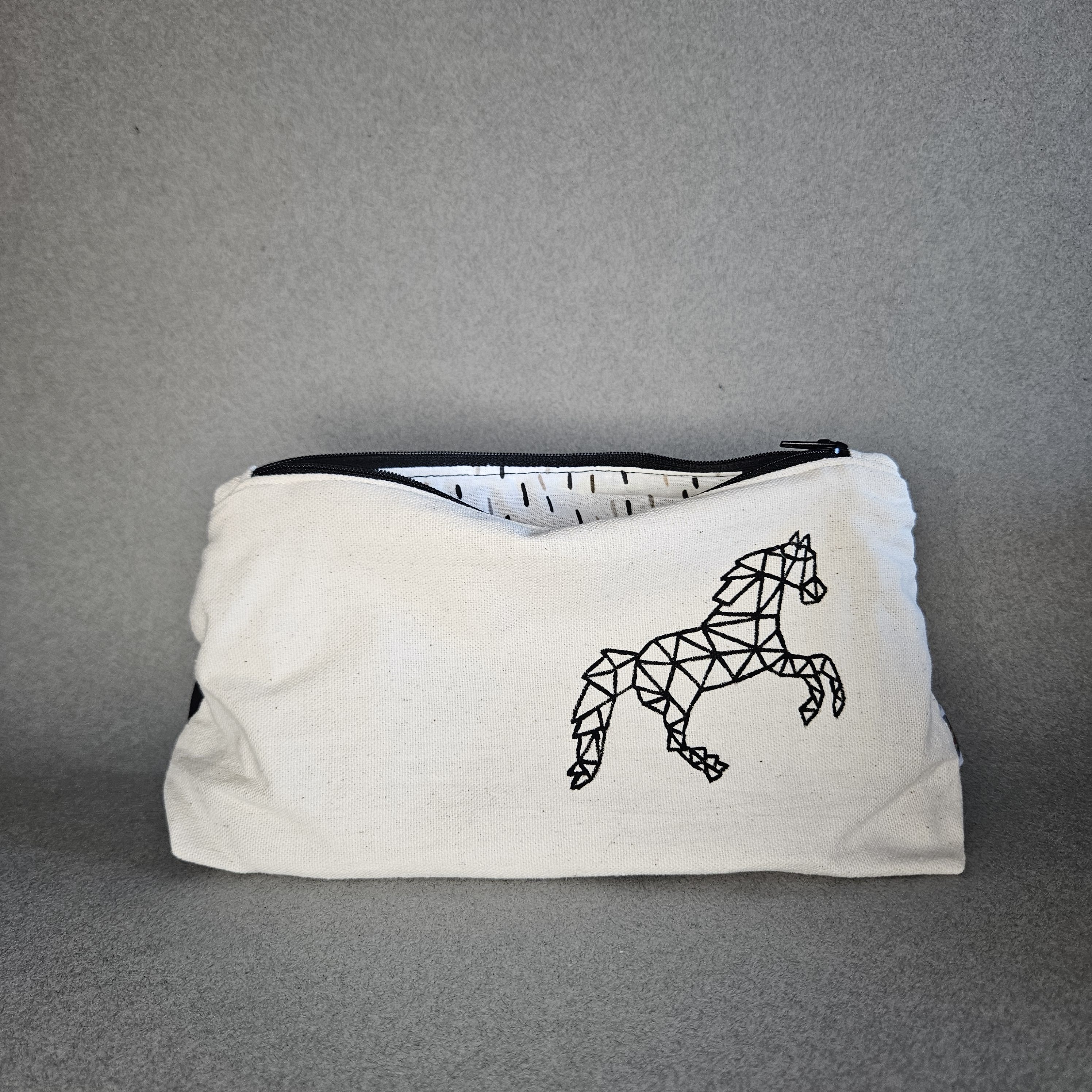 Doublure trousse cheval géométrique