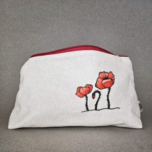 Trousse coquelicots vue de face. Idéale pour les amoureux de la nature et des fleurs.