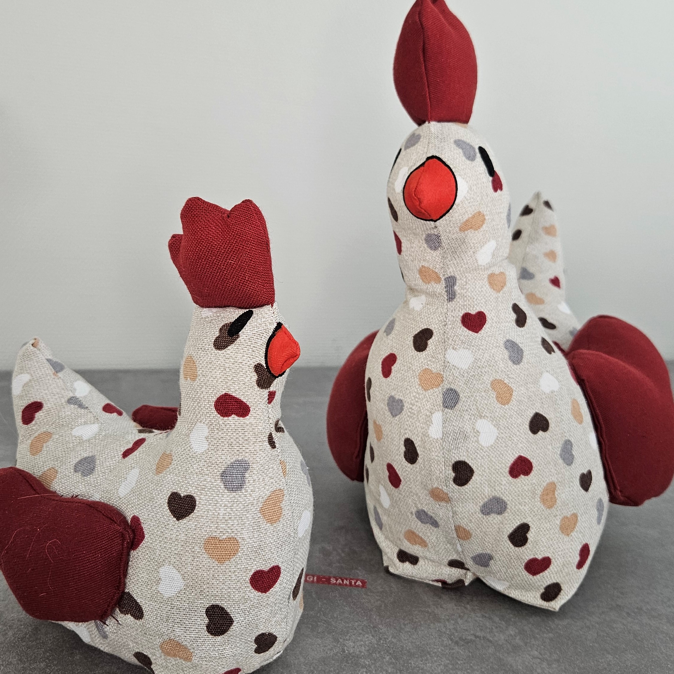 Cale porte poule tissu cœur petite et grande poule. Pour éviter que les portes claquent.