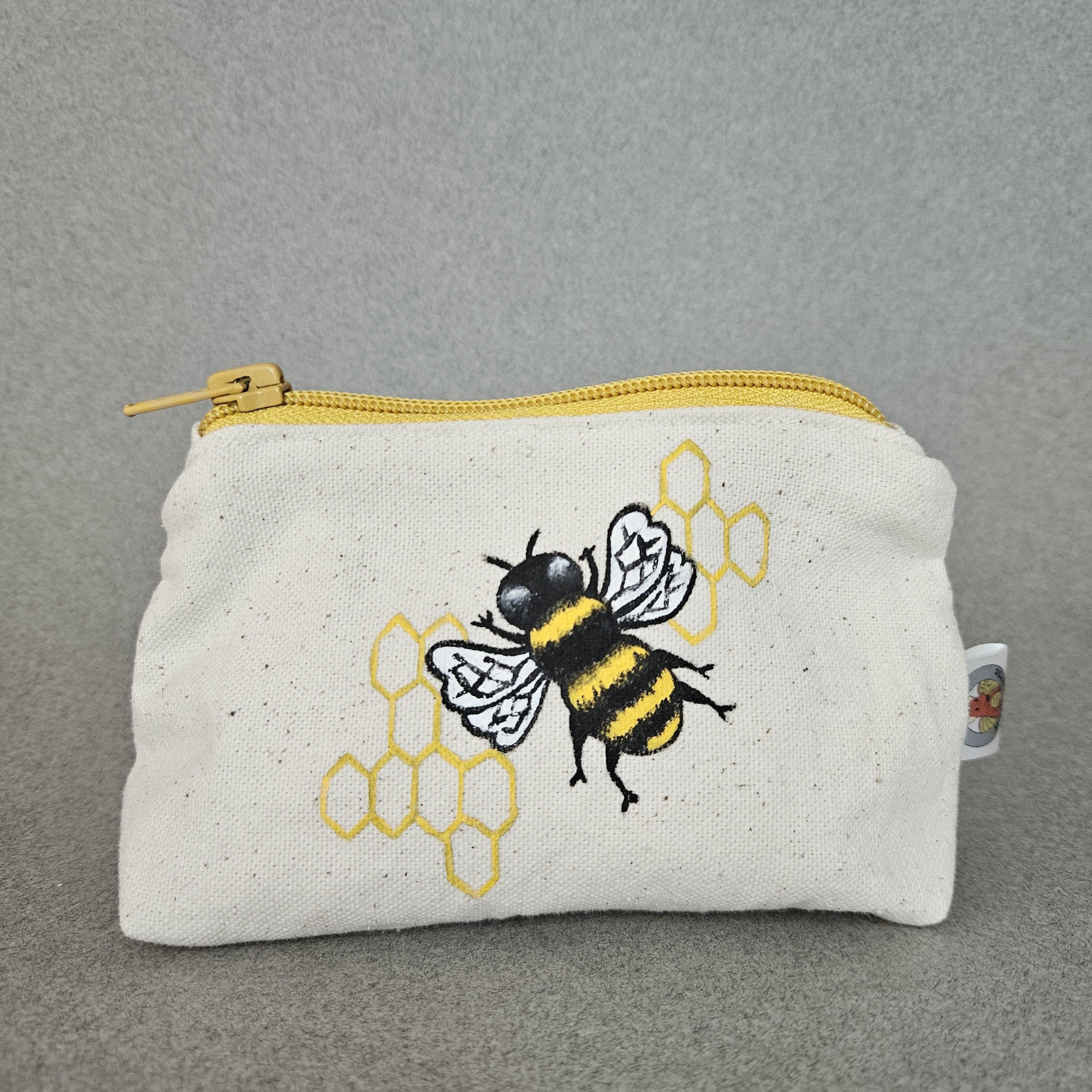 Vue de face fermé porte-monnaie abeille réaliste