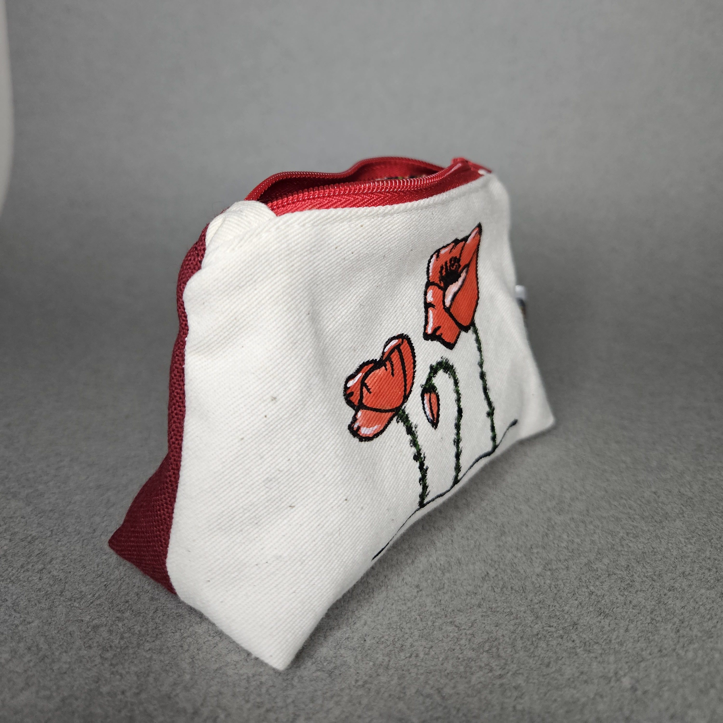 Vue de côté porte-monnaie coquelicots