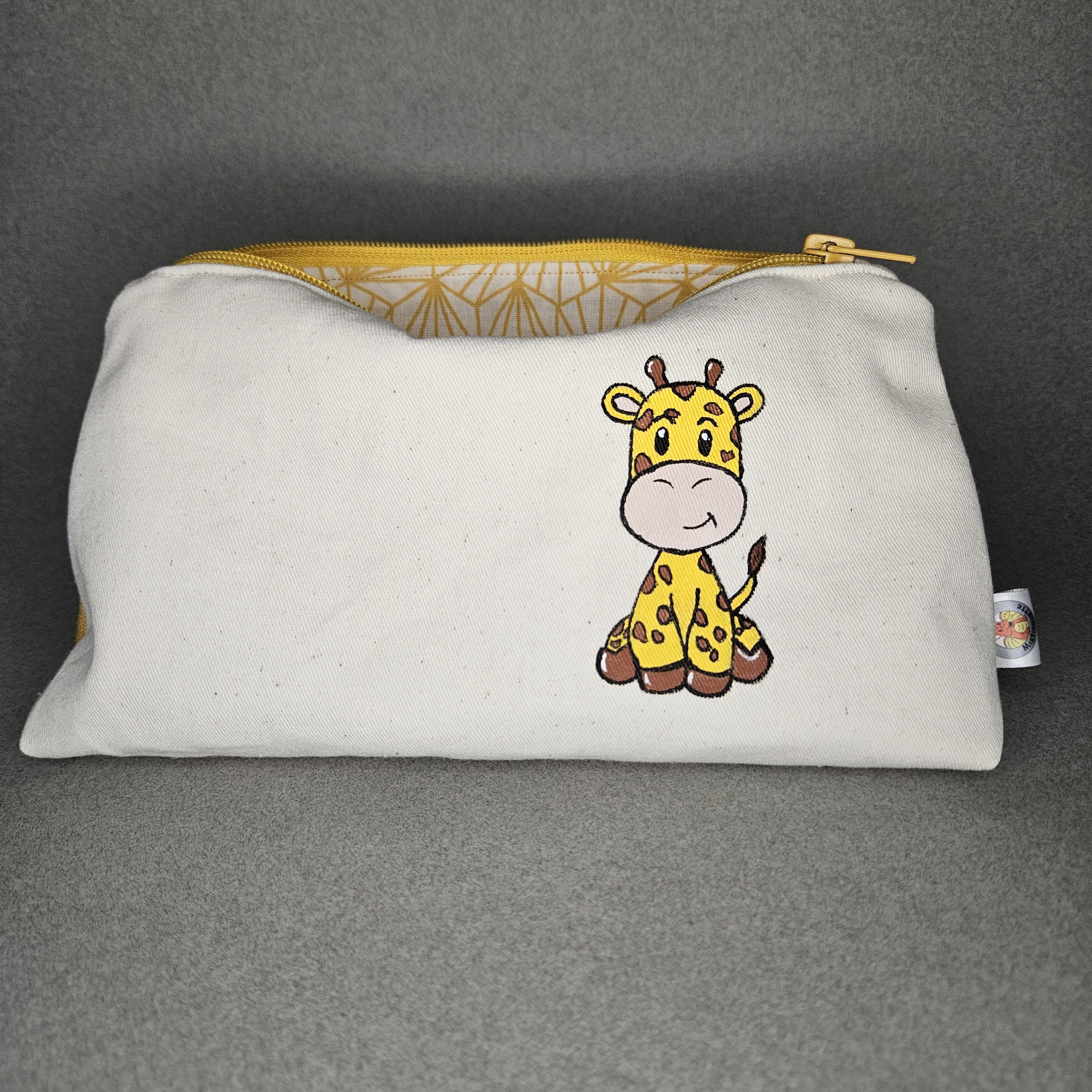 Photo produit trousse girafe de face avec doublure