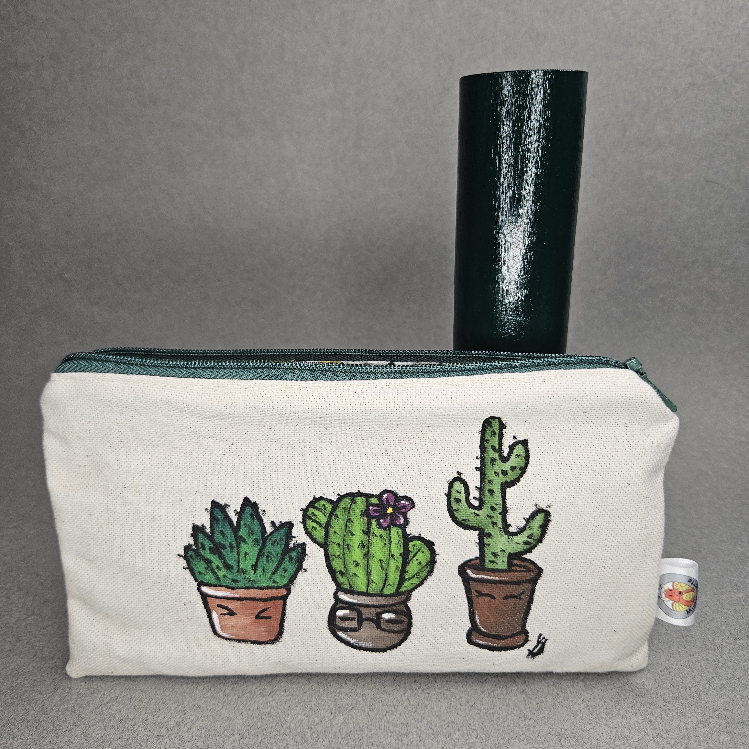 Pochette trio de cactus. Idéal pour organiser son sac ou comme pochette d'école. Vue de face