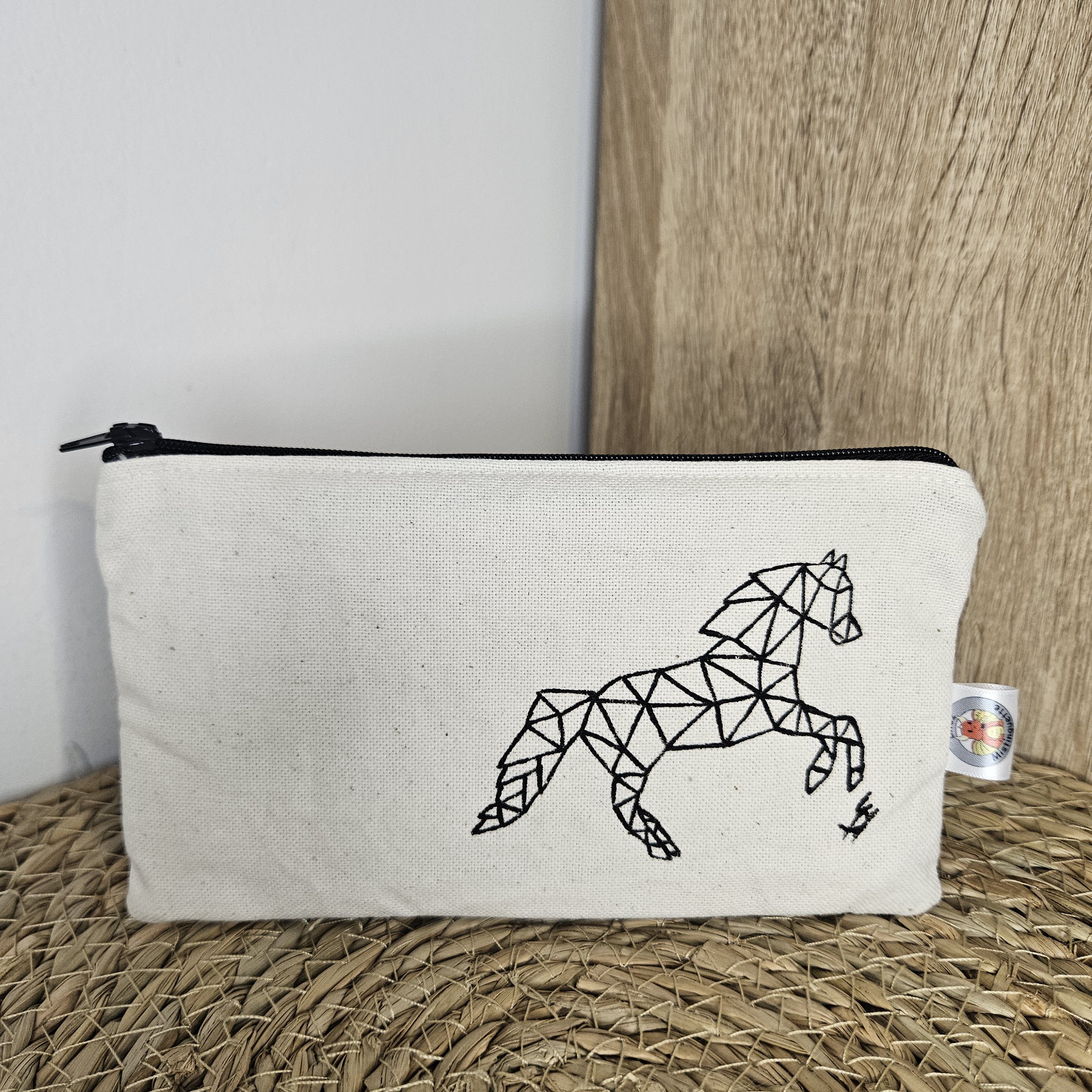 Pochette cheval géométrique vue de face fermée