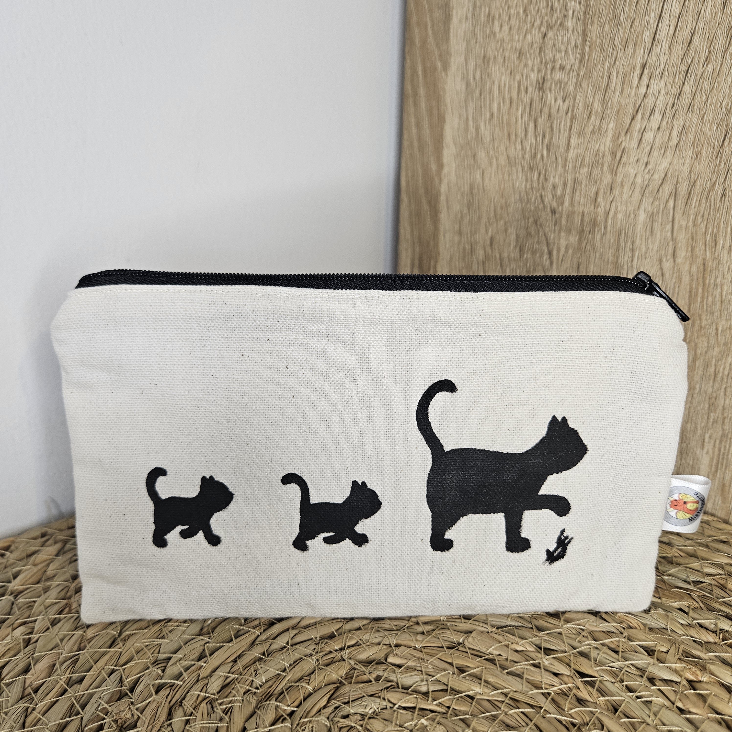 Pochette 3 petits chats peinte à la main vue de face