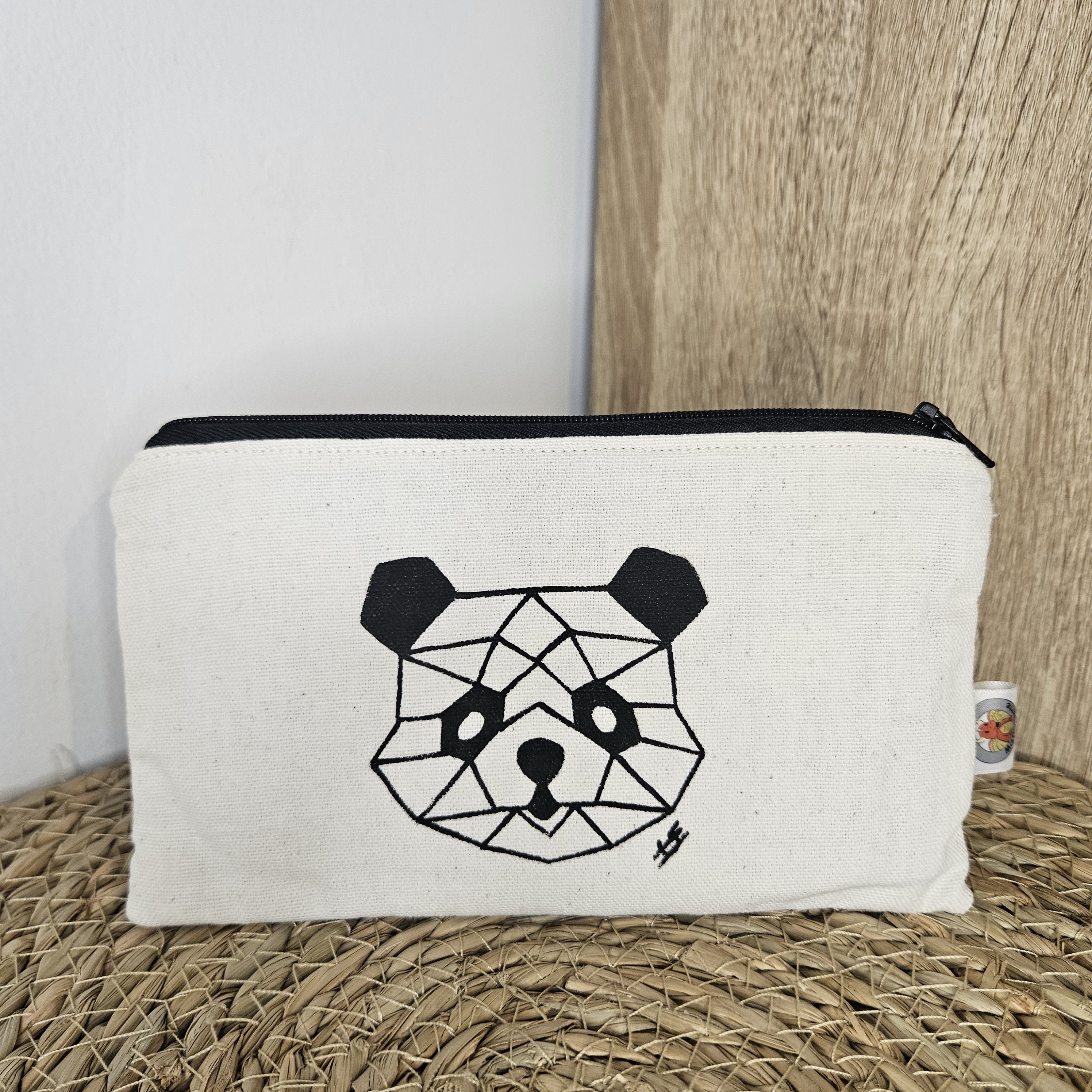 Pochette peinte à la main panda géométrique
