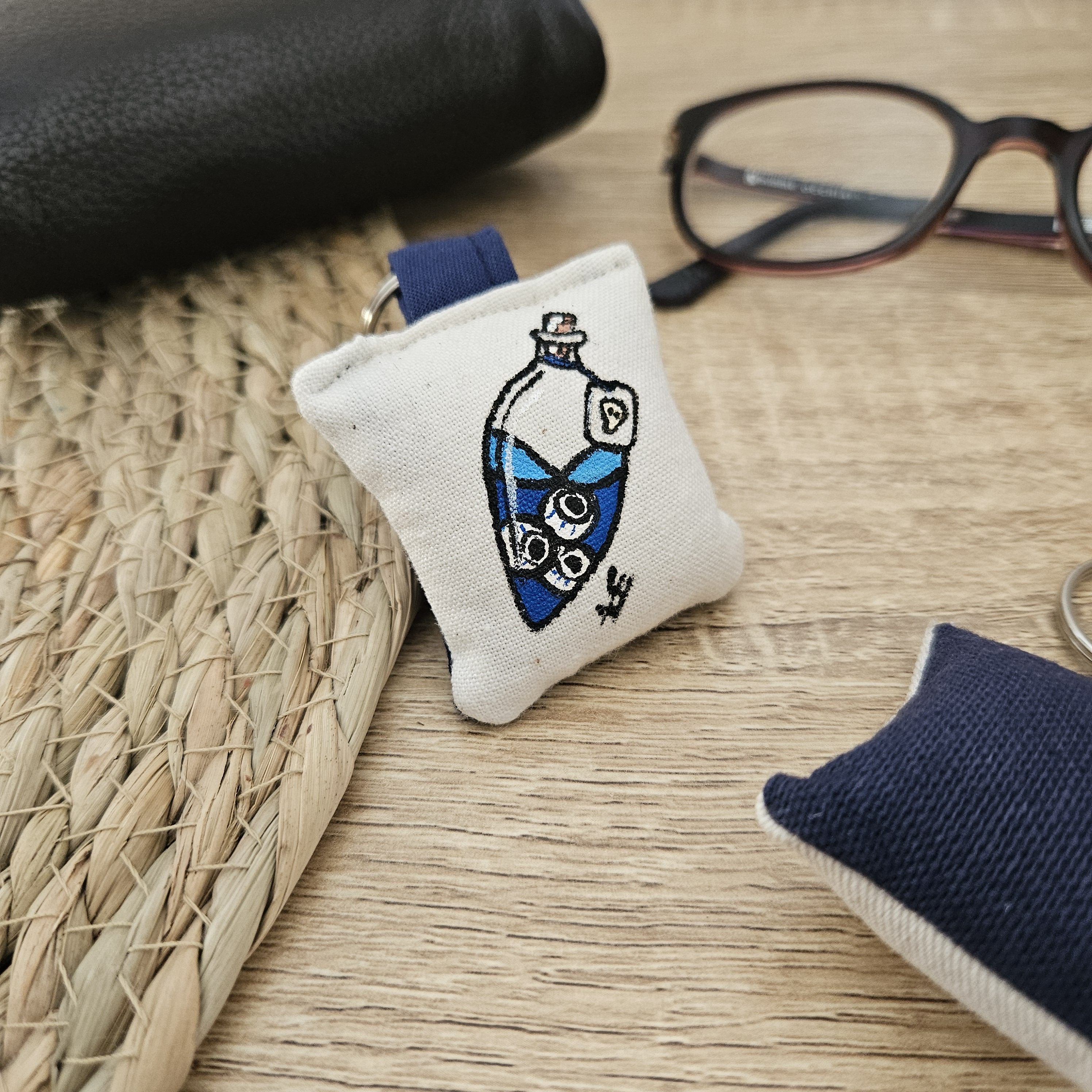 Porte-clé potion bleue languette et arrière bleus