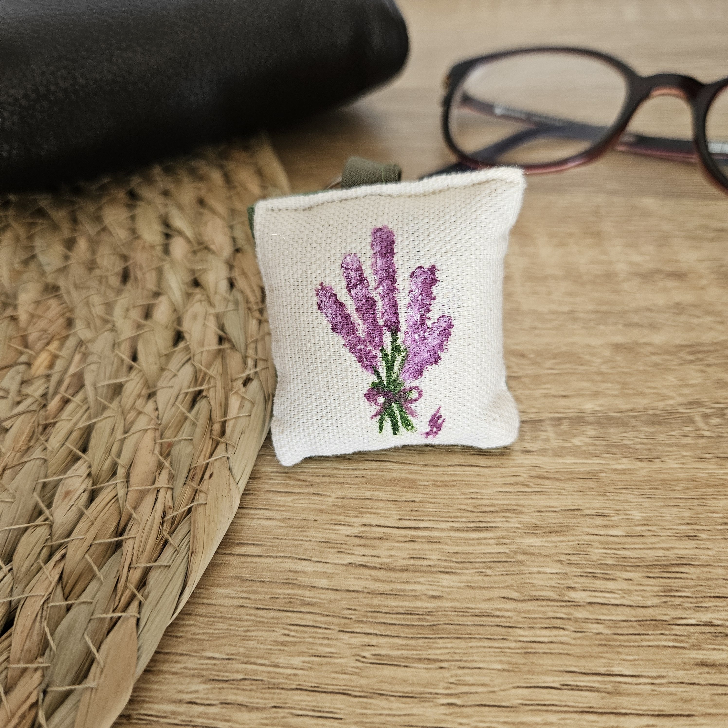 Porte-clé lavande, languette et arrière couleur mousse