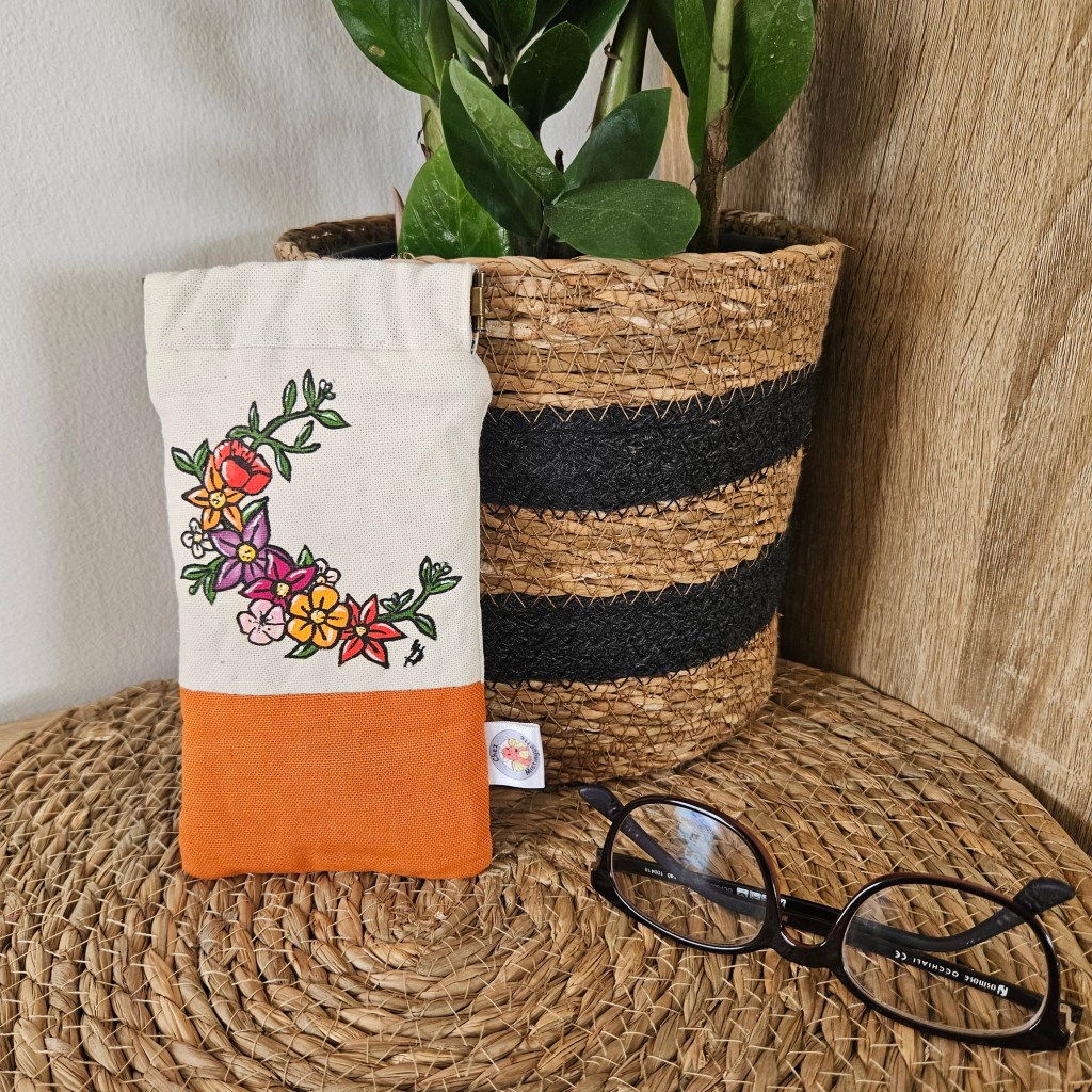 étui à lunettes clic-clac motif fleurs vue de face