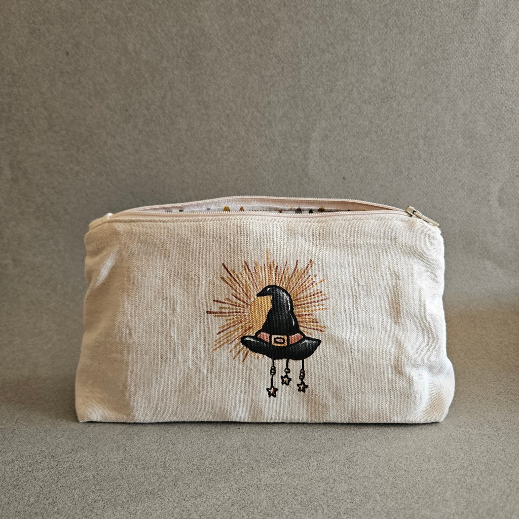 trousse chapeau de sorcière soleil vue de face ouverte
