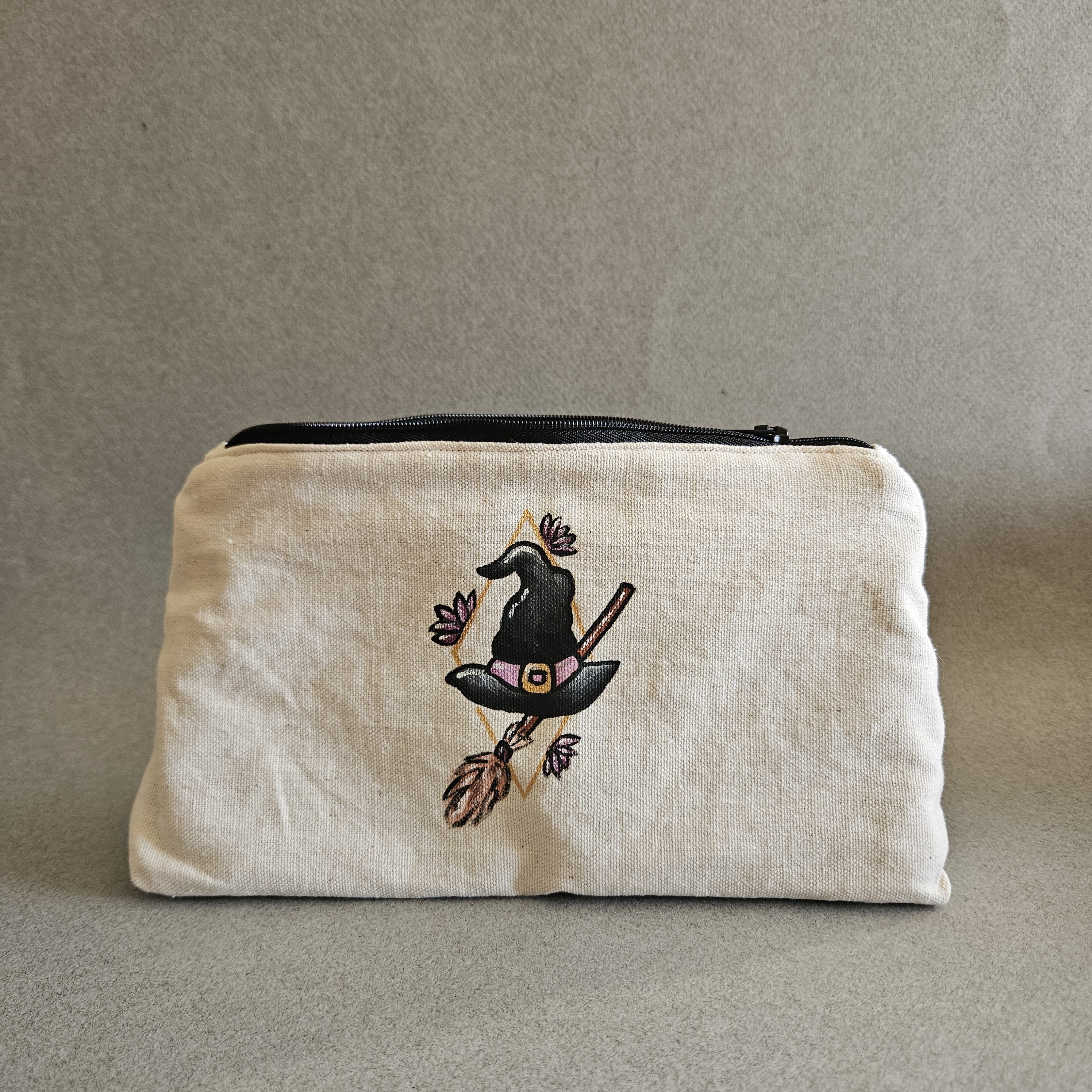 trousse chapeau de sorcière fleurs vue de face ouverte