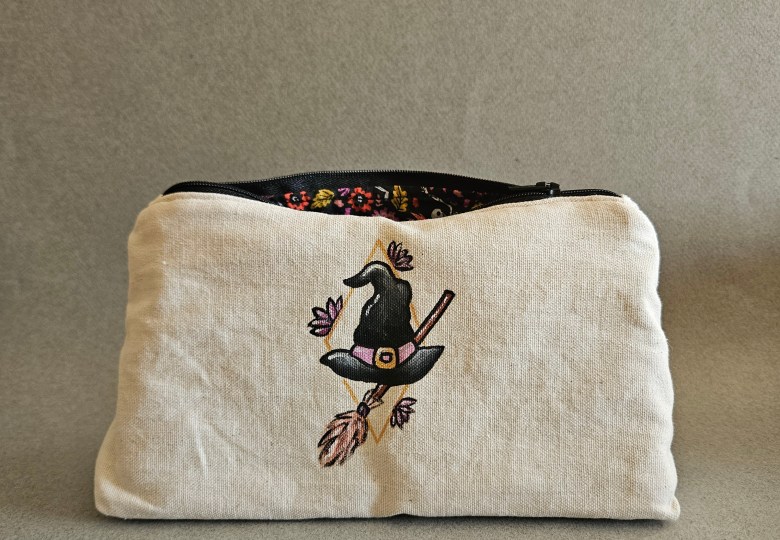 Doublure squelette trousse chapeau de sorcière fleurs
