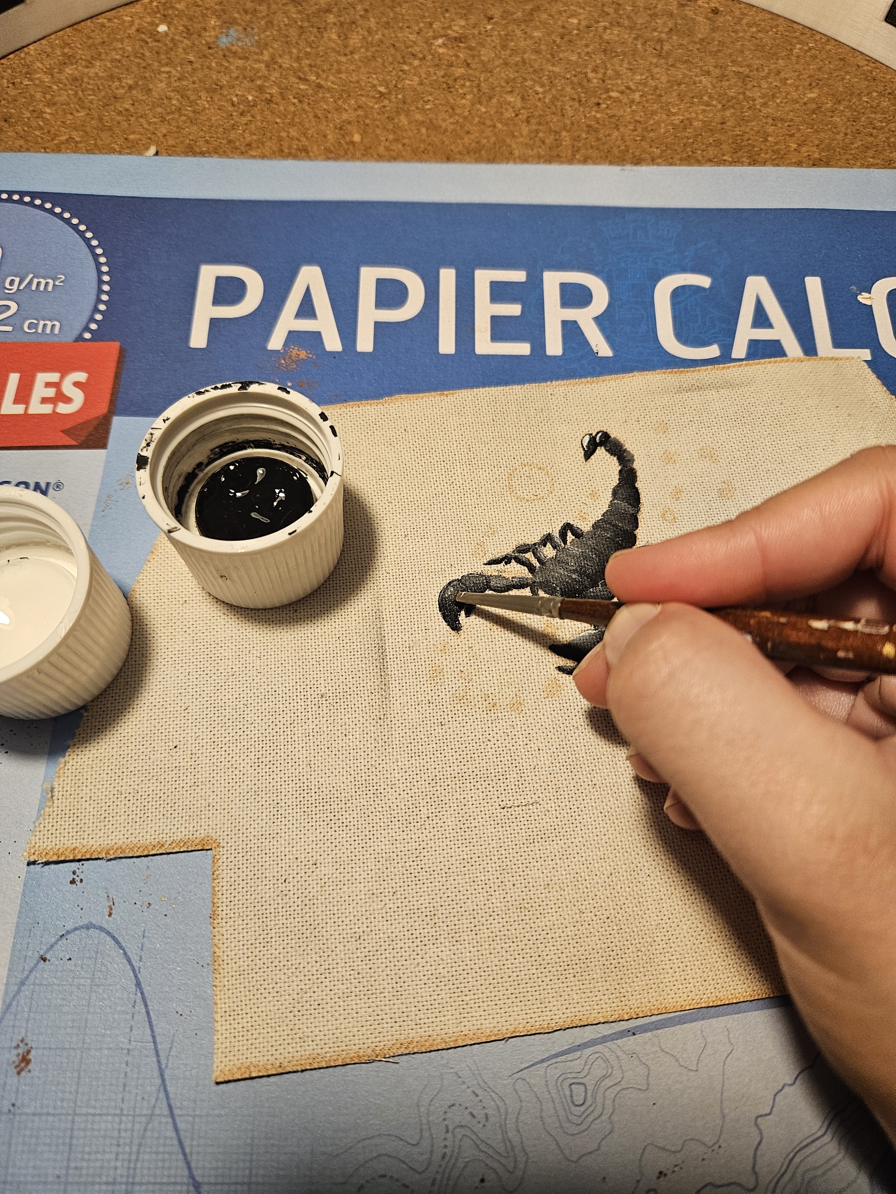 porte-monnaie scorpion peint à la main