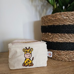 Vue de face porte-monnaie girafe ouvert