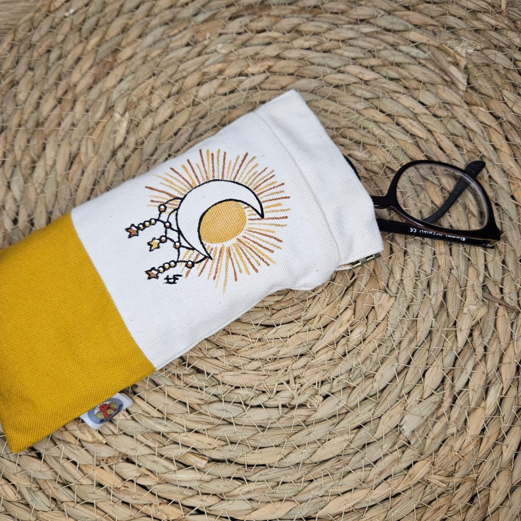 étui à lunettes motif soleil et lune pour ranger ses lunettes