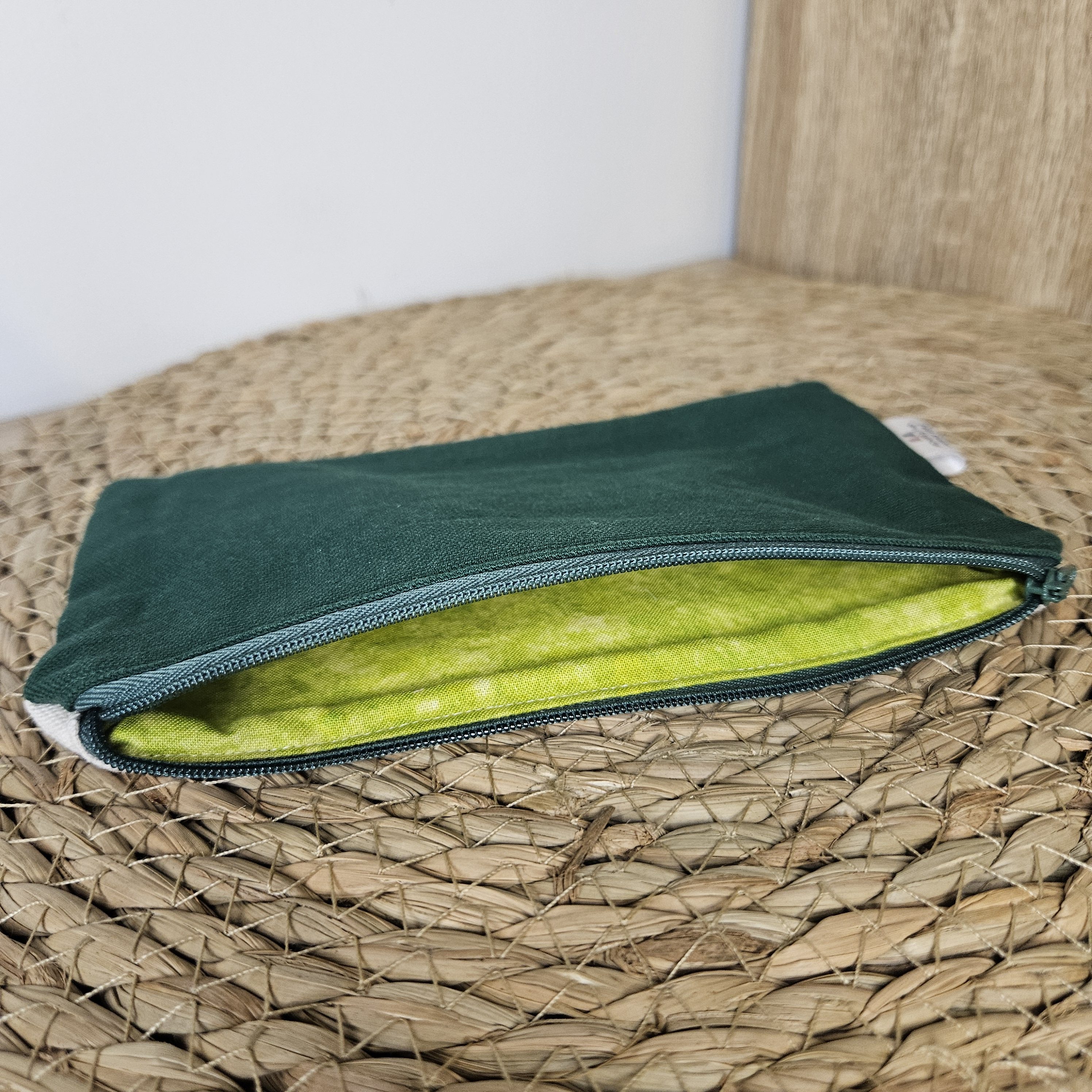 Doublure verte flashy et arrière vert foncé pochette plantes