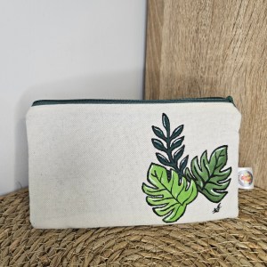 Pochette plate vue de face motif monstera ouverte