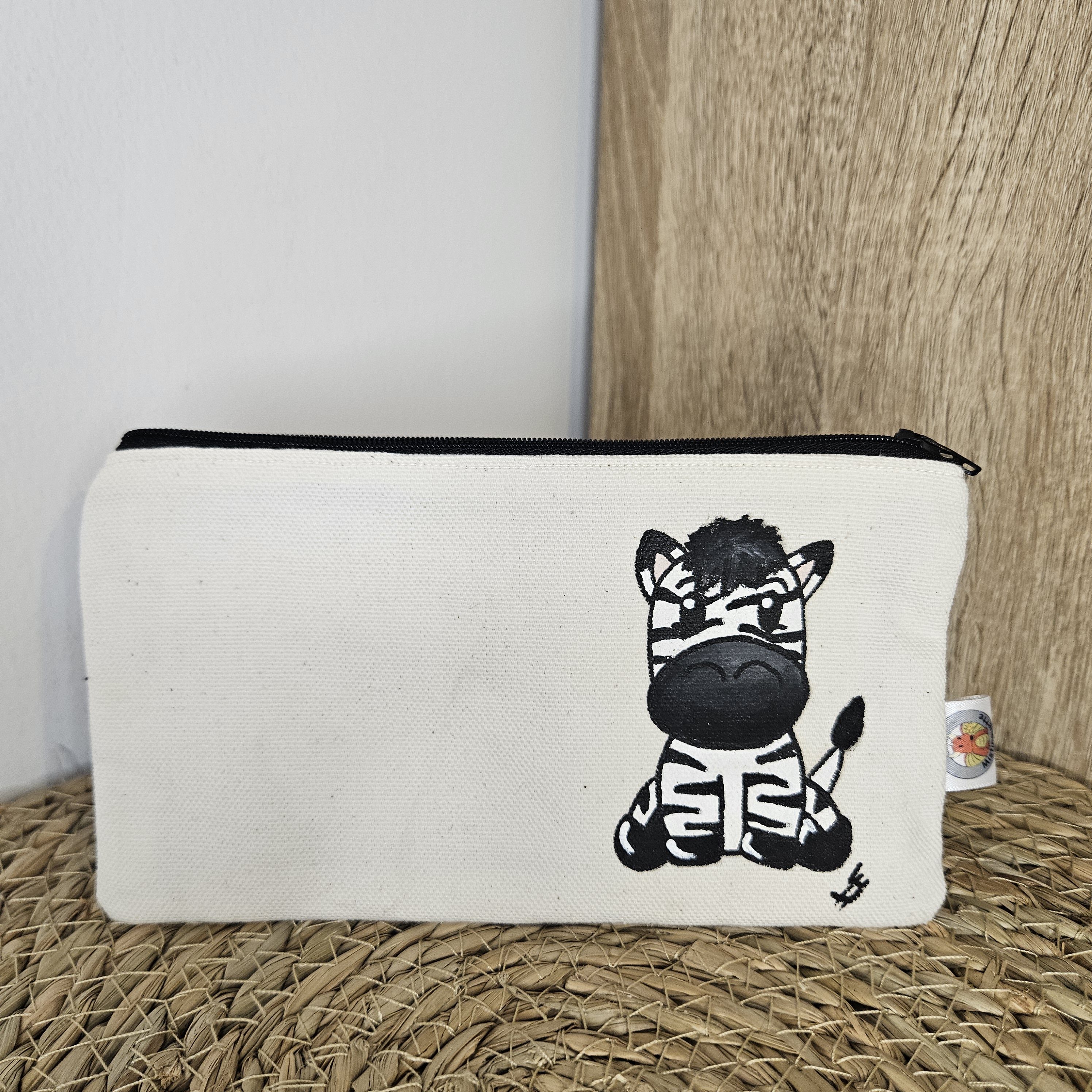 Pochette plate vue de face motif zèbre ouverte